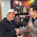 Bahçe’de engelli vatandaşın kaybettiği çanta, belediye personeli tarafından bulunup sahibine ulaştırıldı.