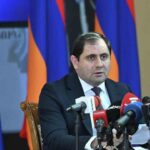 Ermenistan Savunma Bakanı, “Azerbaycan da dahil, hiçbir ülkeyle silahlanma yarışına girmeyeceğiz” dedi.