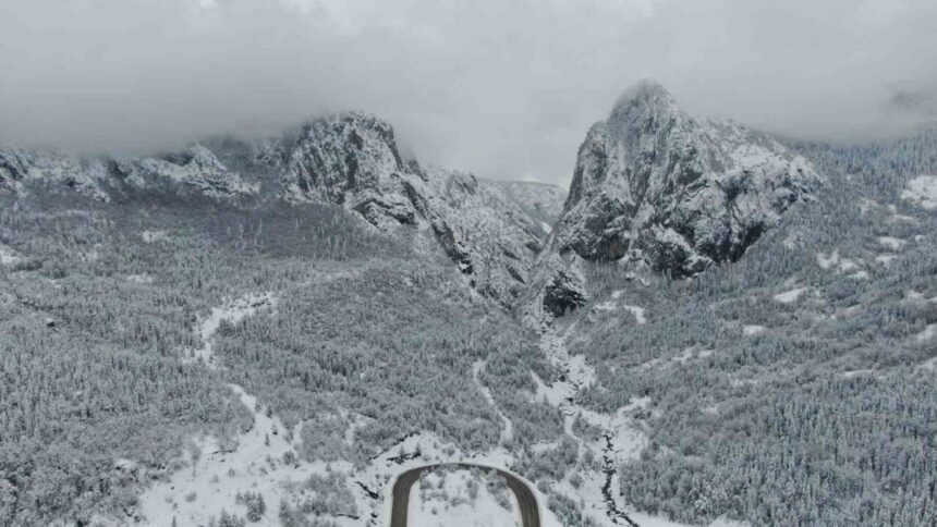 Küre Dağları Milli Parkı’ndaki Ersizlerdere Kanyonu, kar manzarasıyla ziyaretçileri etkiliyor. Küre Dağları Milli Parkı’ndaki Ersizlerdere Kanyonu, kar manzarasıyla ziyaretçileri etkiliyor.