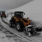 Erzincan’da kar yağışı nedeniyle 328 köy yolu ulaşıma kapandı, ekipler yol açma çalışmalarını sürdürüyor.
