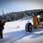 Erzincan’da kar yağışı ve tipi nedeniyle 56 köy yolu ulaşıma kapandı.