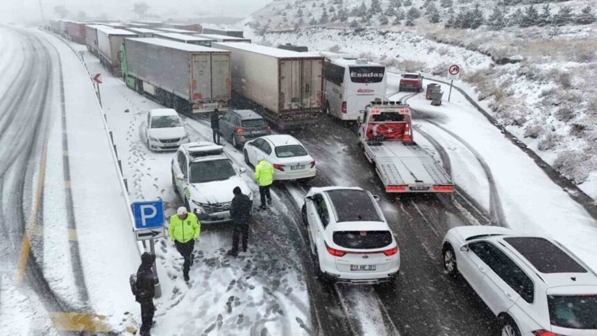 Meteoroloji 12. Bölge Müdürlüğü, Erzincan’da yoğun kar yağışı, fırtına ve çığ riski için uyarıda bulundu. Meteoroloji 12. Bölge Müdürlüğü, Erzincan’da yoğun kar yağışı, fırtına ve çığ riski için uyarıda bulundu.