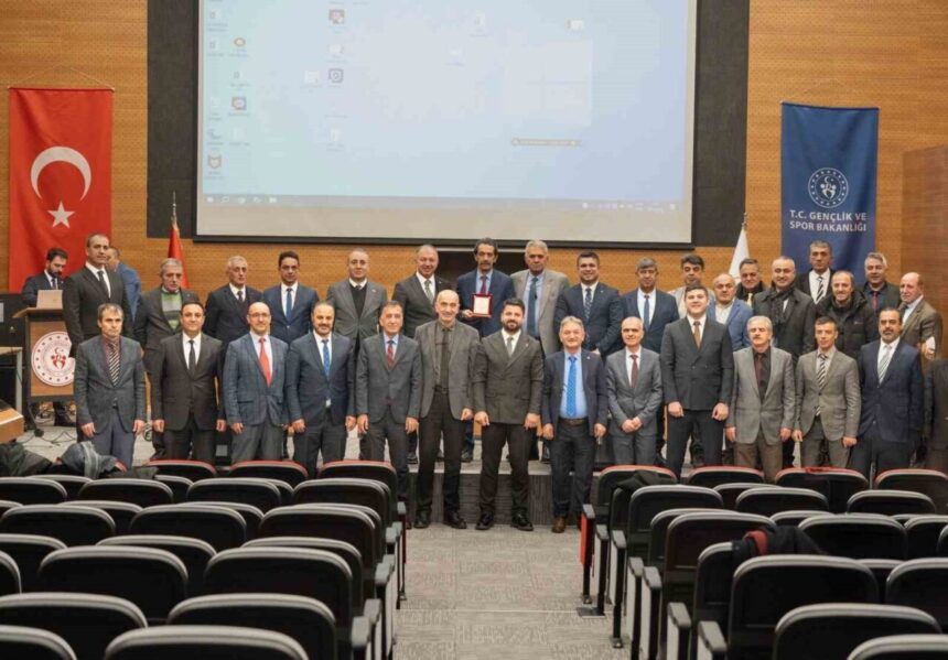 Erzurum Gençlik ve Spor İl Müdürlüğü’nde Müdür Yardımcısı Vedat Engin, yaş haddinden emekli oldu. Erzurum Gençlik ve Spor İl Müdürlüğü’nde Müdür Yardımcısı Vedat Engin, yaş haddinden emekli oldu.