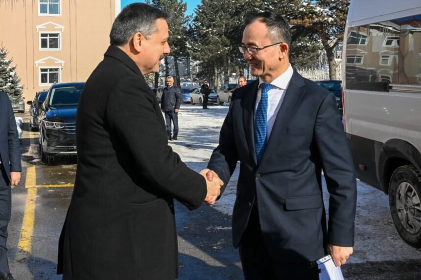 Çin Büyükelçisi Jiang Xuebin, Erzurum Valisi Mustafa Çiftçi’yi ziyaret etti. Çin Büyükelçisi Jiang Xuebin, Erzurum Valisi Mustafa Çiftçi’yi ziyaret etti.