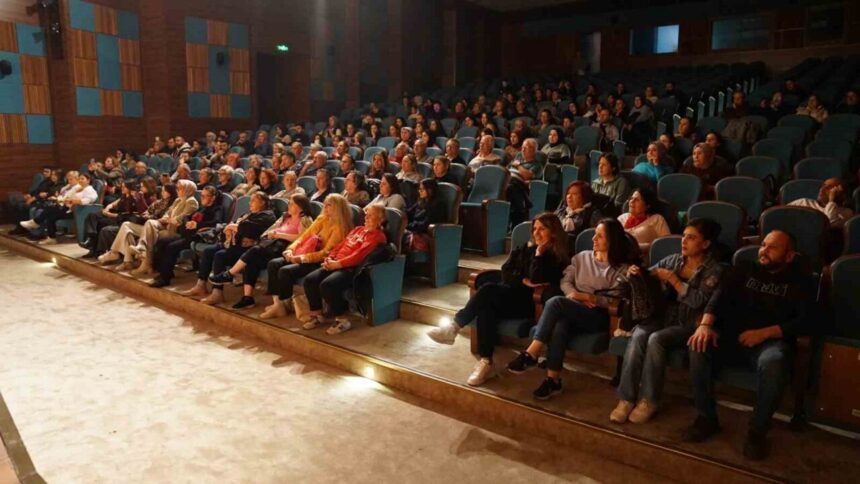 Esenyurt Belediye Tiyatrosu, 2025 sezonunu 3 yeni oyunla başarıyla tamamladı.