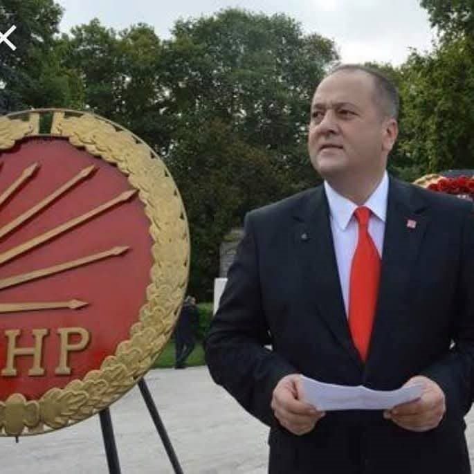 Ereğli’nin eski CHP ilçe başkanı Sertan Ocakçı ofisinde ölü bulundu. Olayla ilgili soruşturma başlatıldı. Ereğli’nin eski CHP ilçe başkanı Sertan Ocakçı ofisinde ölü bulundu. Olayla ilgili soruşturma başlatıldı.