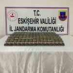 Eskişehir’de yapılan operasyonda 187 paket kaçak sigara ele geçirildi, bir kişi hakkında soruşturma başlatıldı.