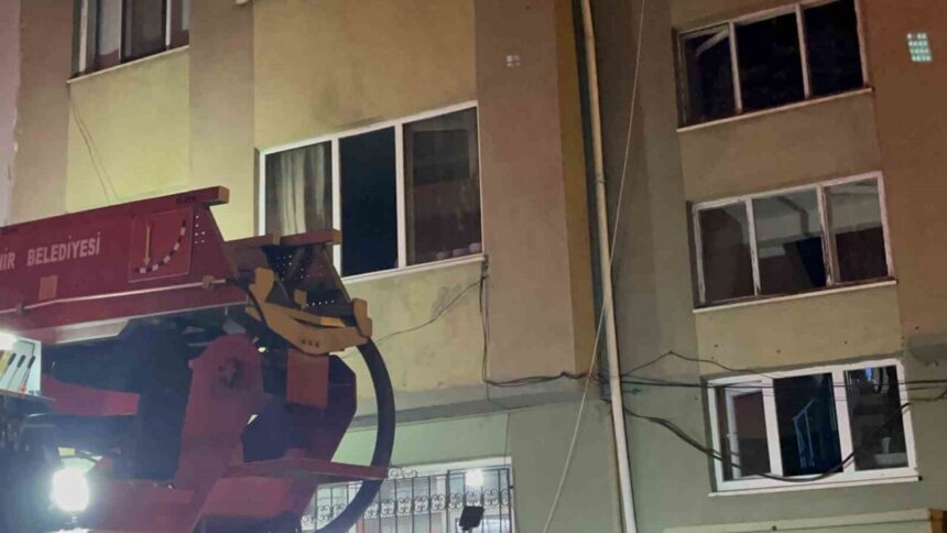 Eskişehir’deki apartman dairesinde çıkan yangın hızla kontrol altına alındı, 4 kişilik ailenin evde olmaması faciayı önledi. Eskişehir’deki apartman dairesinde çıkan yangın hızla kontrol altına alındı, 4 kişilik ailenin evde olmaması faciayı önledi.