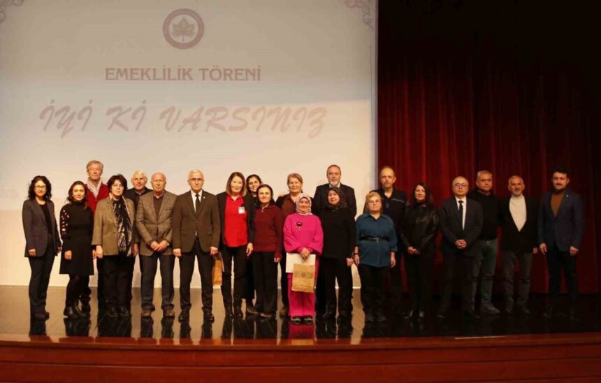 Eskişehir Osmangazi Üniversitesi’nde emekli idari personel için özel bir veda töreni düzenlendi. Eskişehir Osmangazi Üniversitesi’nde emekli idari personel için özel bir veda töreni düzenlendi.