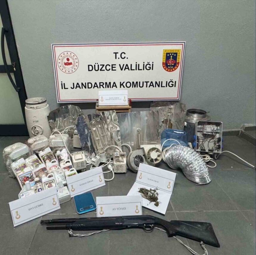 Düzce Jandarma Komutanlığı, 21-23 Ocak’ta düzenlediği operasyonları açıkladı; kenevir bahçesi dikkat çekti. Düzce Jandarma Komutanlığı, 21-23 Ocak’ta düzenlediği operasyonları açıkladı; kenevir bahçesi dikkat çekti.