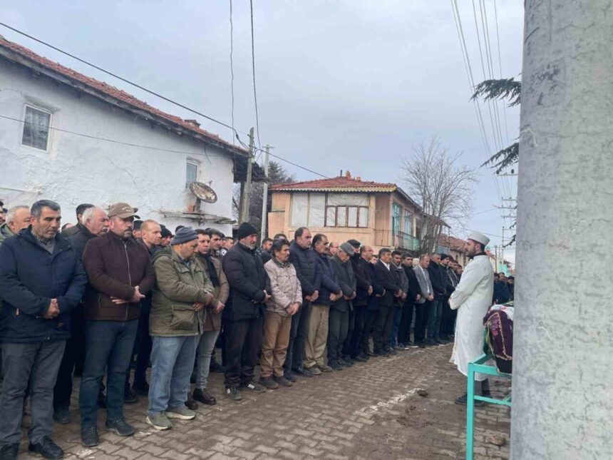 Eskişehir’deki trafik kazasında hayatını kaybeden Samiye Saygı, Seyitgazi’de defnedildi.