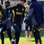 Fenerbahçe, Beyoğlu Yeni Çarşı maçı hazırlıklarını antrenmanla tamamladı