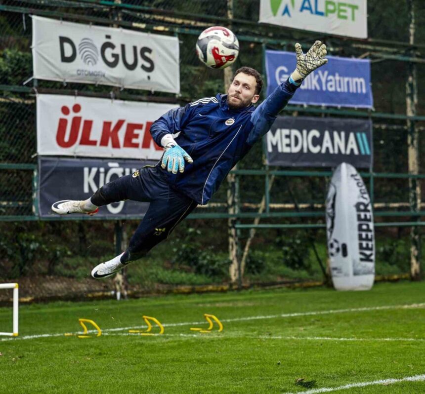 Fenerbahçe, Göztepe maçı hazırlıklarına Can Bartu Tesisleri’nde başladı. Fenerbahçe, Göztepe maçı hazırlıklarına Can Bartu Tesisleri’nde başladı.
