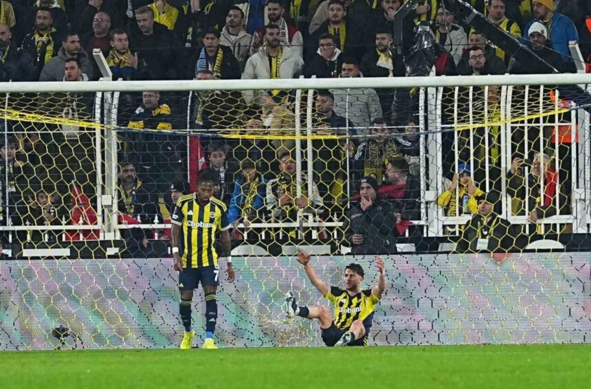 Fenerbahçe, UEFA Avrupa Ligi’nde Aston Villa’ya 1-0 yenilerek İngiliz ekiplerine 12. kez kaybetti. Fenerbahçe, UEFA Avrupa Ligi’nde Aston Villa’ya 1-0 yenilerek İngiliz ekiplerine 12. kez kaybetti.