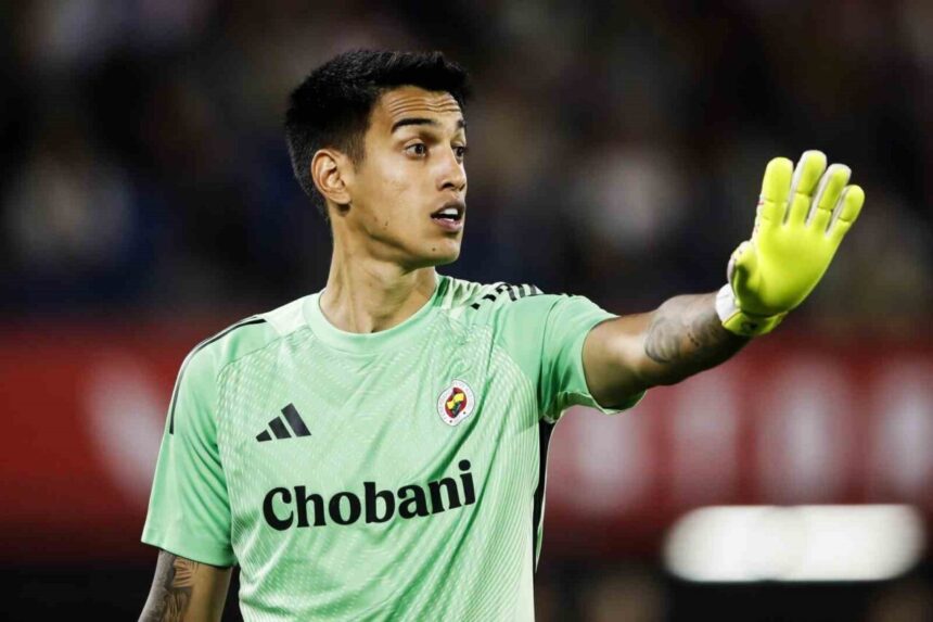 Fenerbahçe, kaleci İrfan Can Eğribayat’ı sezon sonuna kadar Samsunspor’a kiraladığını duyurdu. Fenerbahçe, kaleci İrfan Can Eğribayat’ı sezon sonuna kadar Samsunspor’a kiraladığını duyurdu.