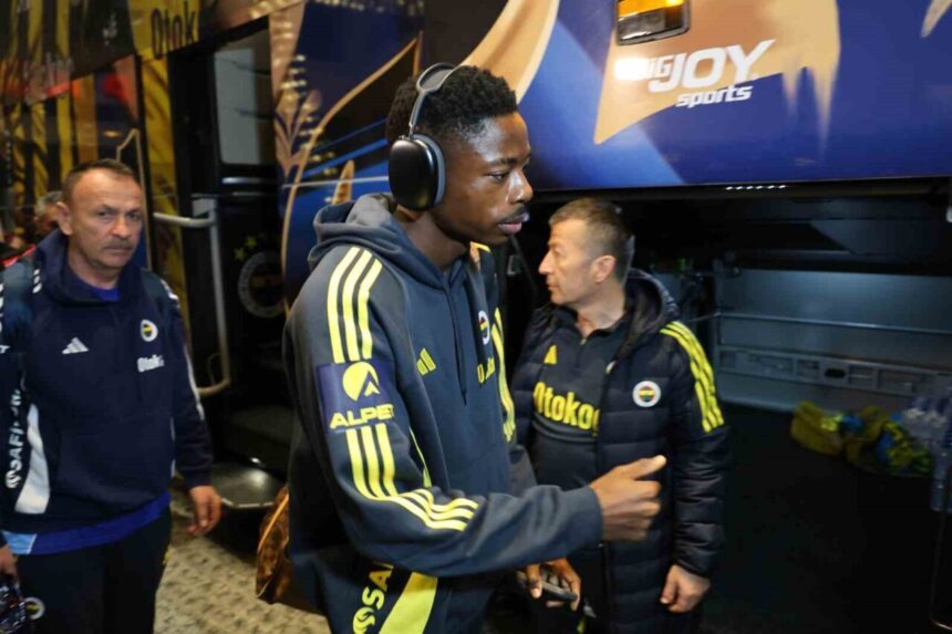 Fenerbahçe, Samsunspor ile oynayacağı yarı final maçı için Adana’ya geldi. Başkan Saran, mutlu olduklarını ifade etti.