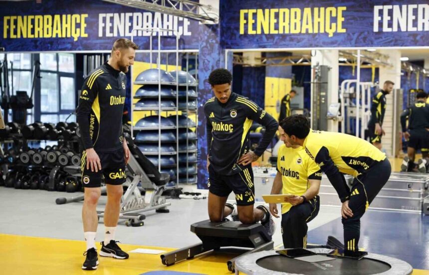 Fenerbahçe, 6 Ocak’ta Yeni Adana Stadyumu’nda Samsunspor ile oynayacağı yarı final maçı hazırlıklarına başladı.