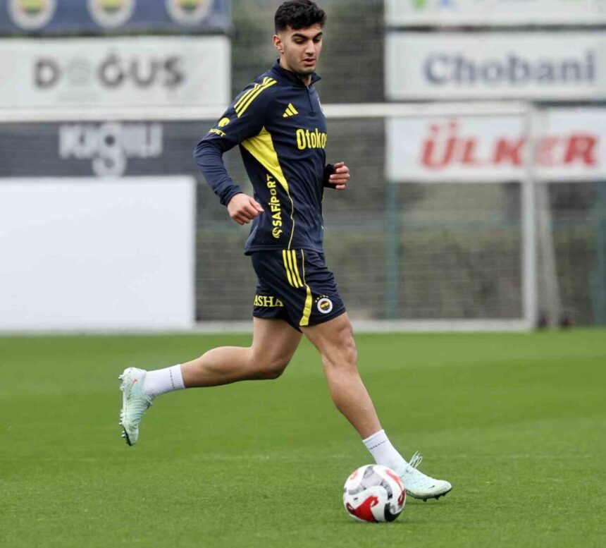 Fenerbahçe, Galatasaray derbisi için Atatürk Olimpiyat Stadyumu’nda hazırlıklara başladı. Fenerbahçe, Galatasaray derbisi için Atatürk Olimpiyat Stadyumu’nda hazırlıklara başladı.