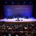 Denizli’de Ferdi Tayfur’un anısına konser düzenlendi, sevilen şarkılarıyla unutulmaz anlar yaşandı.