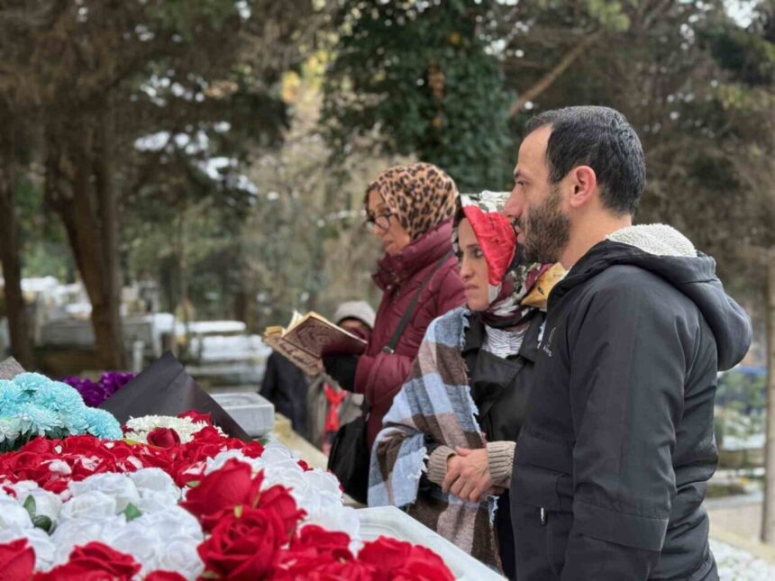 Ferdi Tayfur, vefatının 1. yılında sevenleri tarafından Yeniköy’deki mezarının başında anıldı.