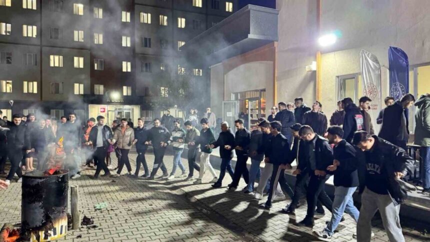 Aydın’da Öğrenciler “Biz Bize Moral Akşamları” Etkinliğinde Bir Araya Gelerek Stres Attı