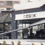 Bursa’nın Osmangazi ilçesinde fırtına, 3 katlı binanın çatısını uçurdu, Nilüfer’deki galeriye hasar verdi.