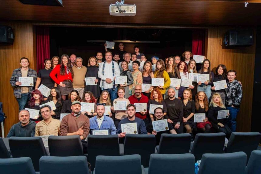 Folkart Academy, 2025-2026 dönemi mezunlarını tiyatro atölyesinde sertifikalandırdı. Folkart Academy, 2025-2026 dönemi mezunlarını tiyatro atölyesinde sertifikalandırdı.