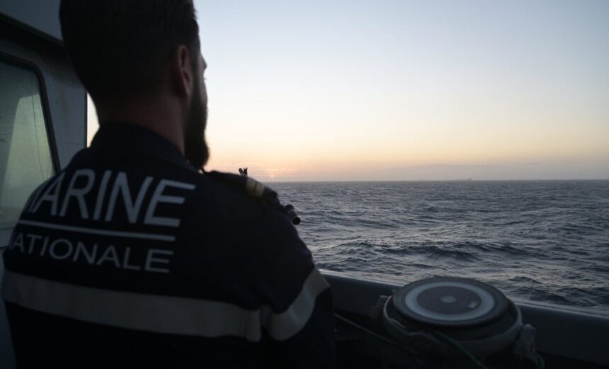 Fransa, Rusya’nın yaptırımlarını ihlal eden bir petrol tankerine Akdeniz’de el koydu. Fransa, Rusya’nın yaptırımlarını ihlal eden bir petrol tankerine Akdeniz’de el koydu.