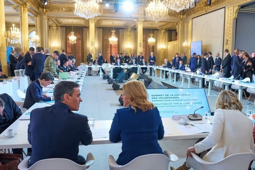 Paris’te düzenlenen Gönüllüler Koalisyonu Zirvesi, 35 ülkeden temsilcilerin katılımıyla başladı. Paris’te düzenlenen Gönüllüler Koalisyonu Zirvesi, 35 ülkeden temsilcilerin katılımıyla başladı.