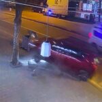 İnegöl’de Fren Yerine Gaza Basan Araç Motosikletle Çarpıştı, İki Yaralı Var