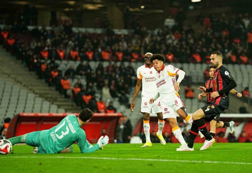 Gabriel Sara, Fatih Karagümrük karşısında 31. saniyede gol atarak Galatasaray’ın en hızlı 4. golünü kaydetti. Gabriel Sara, Fatih Karagümrük karşısında 31. saniyede gol atarak Galatasaray’ın en hızlı 4. golünü kaydetti.