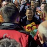 Galatasaray, Ziraat Türkiye Kupası için Fethiye’ye ulaştı, taraftarlar coşkuyla karşıladı.