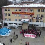 ultrAslan UNI Giresun, Yüce İlkokulu ve İmam Hatip Ortaokulu öğrencilere kışlık giysi sağladı.