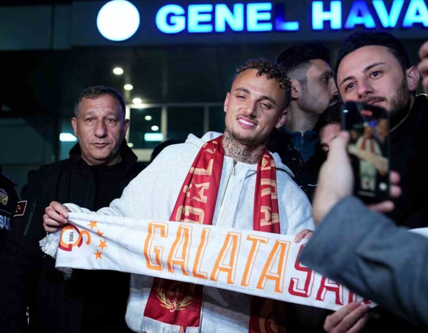 Galatasaray, Napoli’den kiraladığı Hollandalı futbolcu Noa Lang için İstanbul’a geldi. Galatasaray, Napoli’den kiraladığı Hollandalı futbolcu Noa Lang için İstanbul’a geldi.
