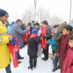 Gaziantep’te Kar Yağışı Sürecinde Çocuklara Hediye Dağıtan Büyükşehir Belediyesi Aktif Çalışmalarına Devam Ediyor