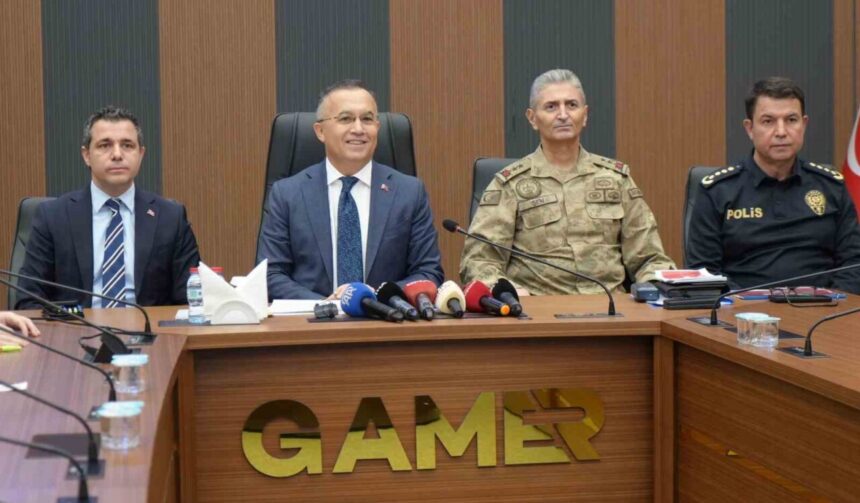 Gaziantep Valisi, 2025 yılı asayiş ve operasyon verilerini paylaştı: 626 terör operasyonu yapıldı. Gaziantep Valisi, 2025 yılı asayiş ve operasyon verilerini paylaştı: 626 terör operasyonu yapıldı.