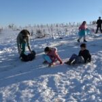 Gaziantep’te Kar Yağışının Ardından Çocuklar Boş Arazide Kayak Eğlencesi Yaşadı