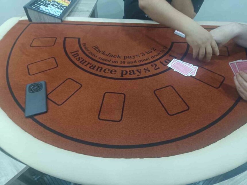 Gaziantep’teki kumar baskınında 4 kişi gözaltına alındı, kumar materyalleri ele geçirildi. Gaziantep’teki kumar baskınında 4 kişi gözaltına alındı, kumar materyalleri ele geçirildi.