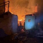 Kütahya’da gece yarısı çıkan yangında 1 ev ağır hasar gördü, itfaiye ekipleri hızlı müdahale etti.