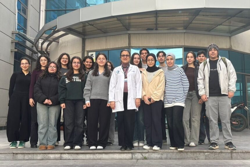 DENİZLİ (İHA) – Denizli’de tıp fakültesi birinci sınıf öğrencileri, evde sağlık hizmetleri deneyimi kazanacak. DENİZLİ (İHA) – Denizli’de tıp fakültesi birinci sınıf öğrencileri, evde sağlık hizmetleri deneyimi kazanacak.