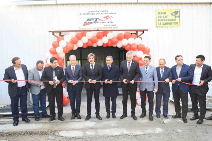 Bursa Uludağ Üniversitesi, ileri yapı malzemeleri için “3B Yazdırılabilir Beton Laboratuvarı”nı açtı.