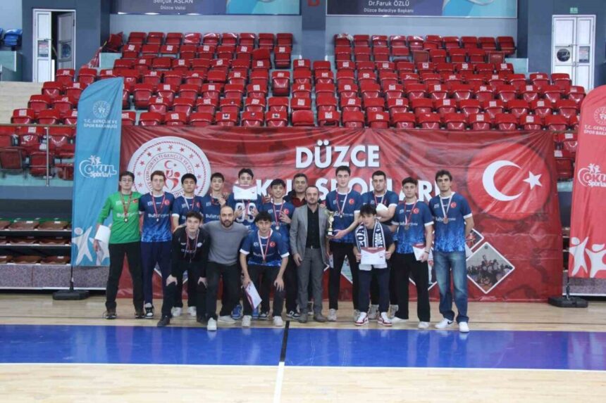 Düzce’de Genç Erkekler Futsal Müsabakaları sona erdi, şampiyon Düzce Fen ve Teknoloji Lisesi oldu. Düzce’de Genç Erkekler Futsal Müsabakaları sona erdi, şampiyon Düzce Fen ve Teknoloji Lisesi oldu.