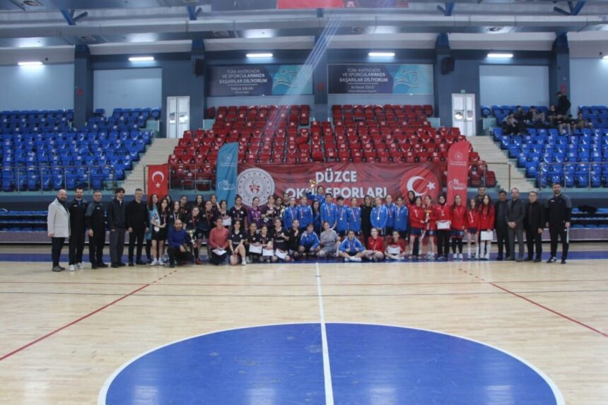 Okul sporları genç kızlar futsal turnuvası tamamlandı, Düzce Spor Lisesi şampiyon oldu.