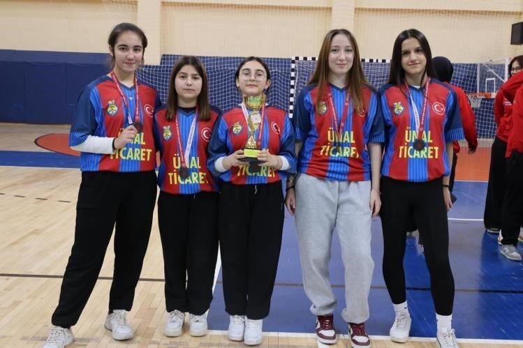 Bilecik’te Gençler Badminton İl Birinciliği Müsabakaları tamamlandı.