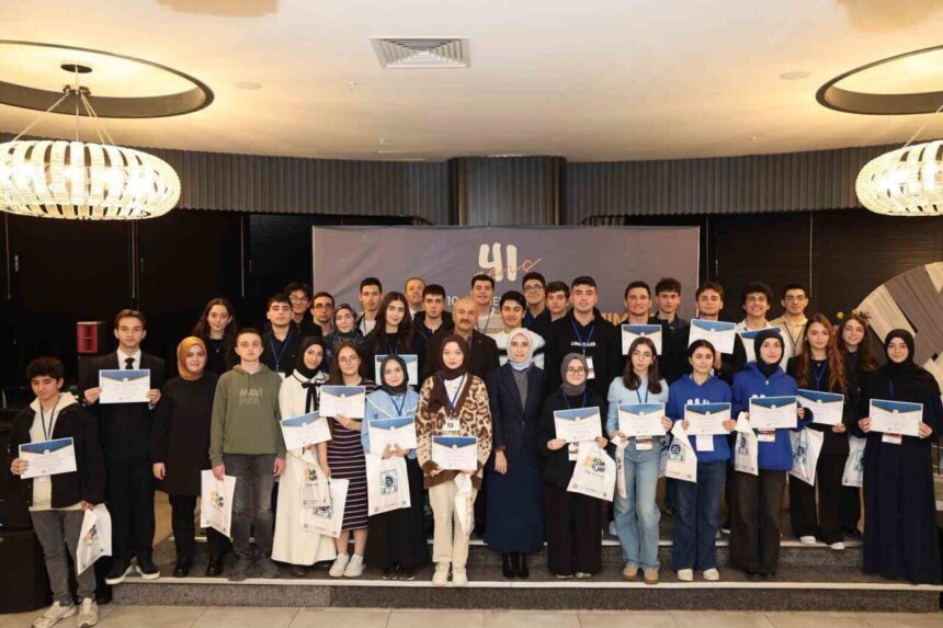 Gebze Belediyesi’nin 41 Genç Programı’nda 10. dönem tamamlandı, yeni öğrenciler tanıtıldı. Gebze Belediyesi’nin 41 Genç Programı’nda 10. dönem tamamlandı, yeni öğrenciler tanıtıldı.