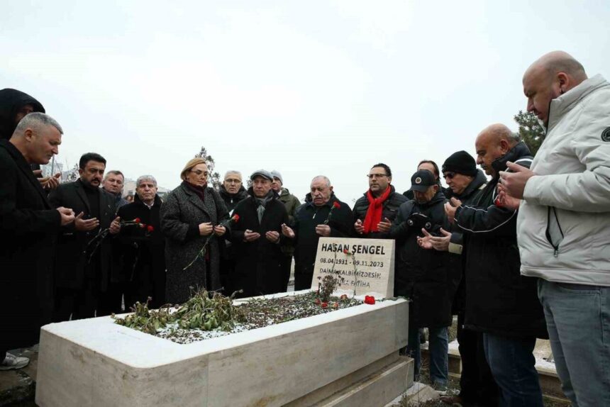 İlhan Cavcav, vefatının 9. yıldönümünde anma töreniyle unutulmadı. İlhan Cavcav, vefatının 9. yıldönümünde anma töreniyle unutulmadı.