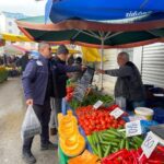 Ortaklar Semt Pazarı’nda, Germencik Belediyesi zabıta ekiplerince sağlık ve temizlik denetimi yapıldı.