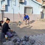 Germencik’te Belediyeden yol bakım ve onarım çalışmaları sürüyor.