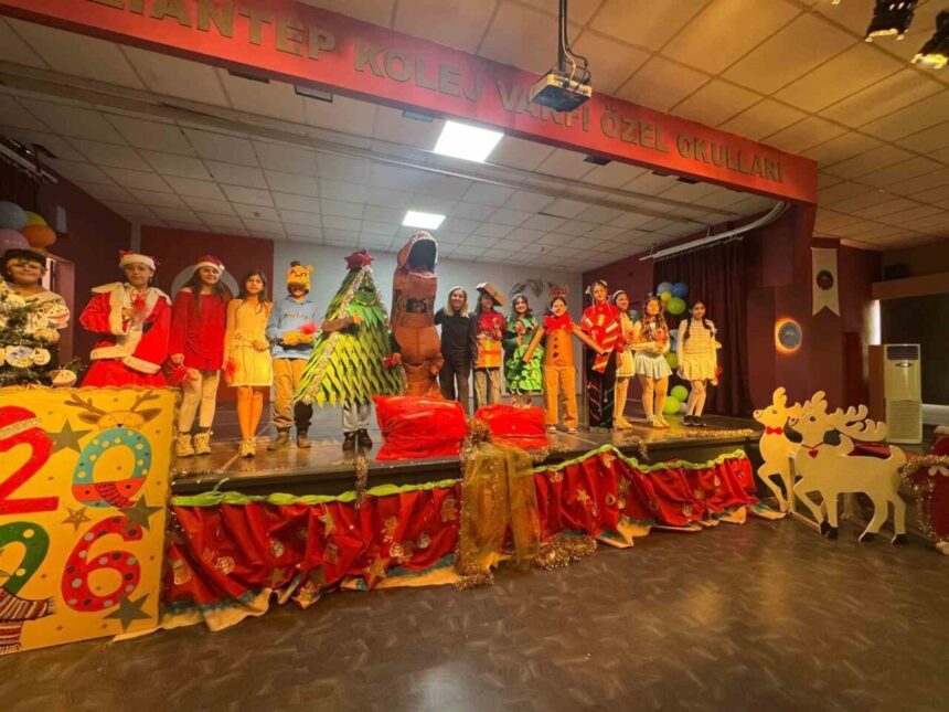 Gaziantep Kolej Vakfı Özel Ortaokulu öğrencileri 2025’i uğurlayıp 2026’yı karşılamak için farklı kültürleri tanıttı.