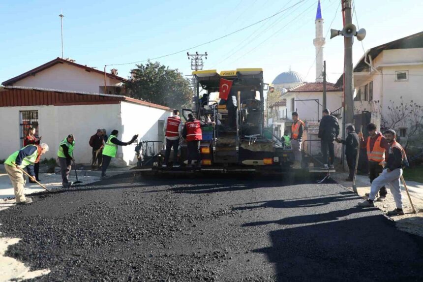 Muğla Büyükşehir Belediyesi, Ula’da Gökova Yolu’nda ulaşım altyapı çalışmalarını sürdürüyor.